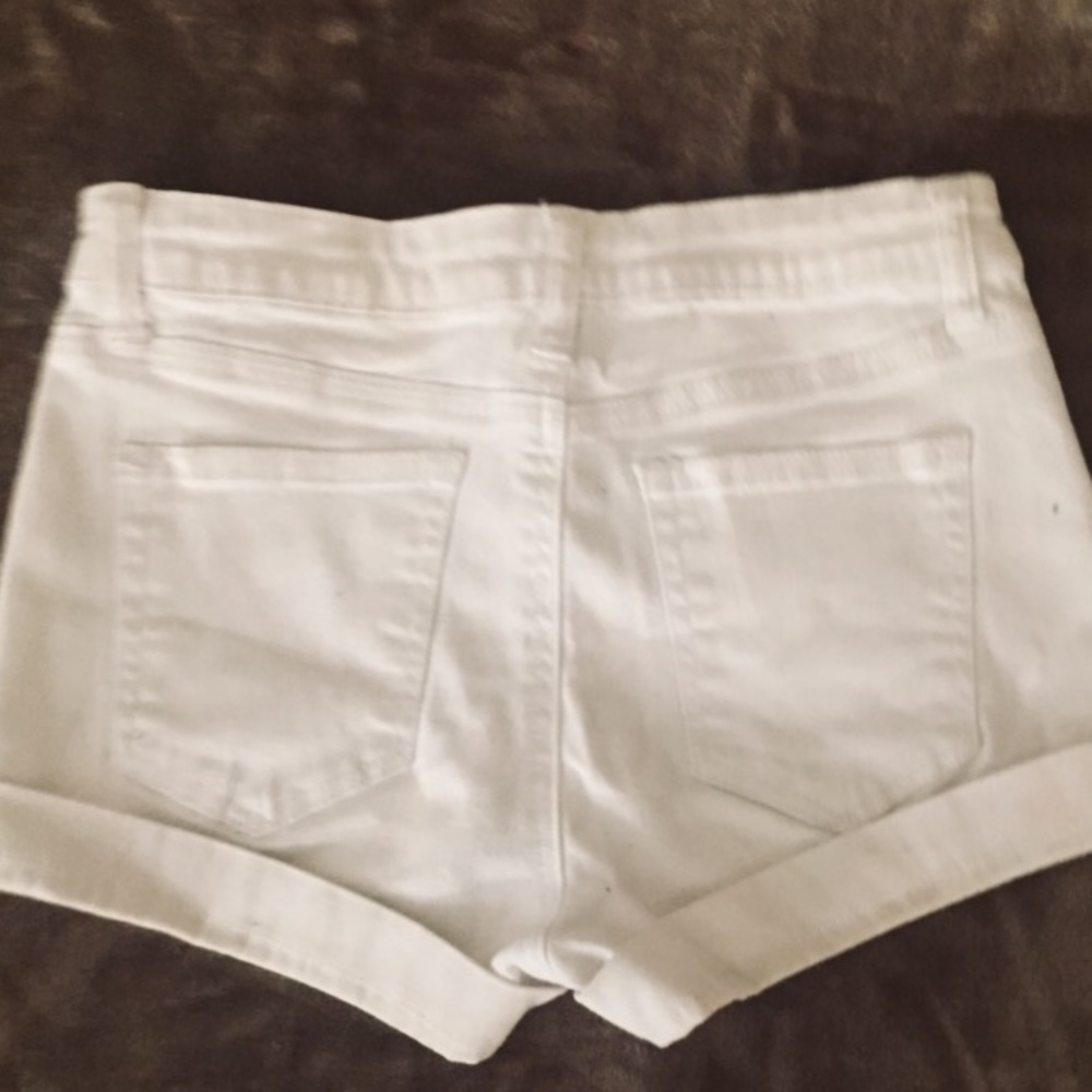 white shorts - Picture 2 of 2